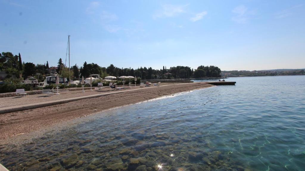 Apartments Adrijana Малинска Экстерьер фото