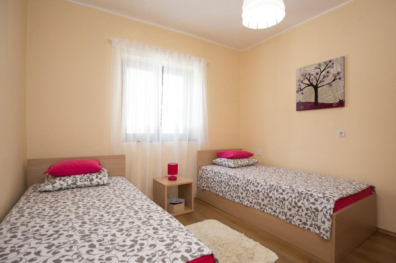 Apartments Adrijana Малинска Экстерьер фото
