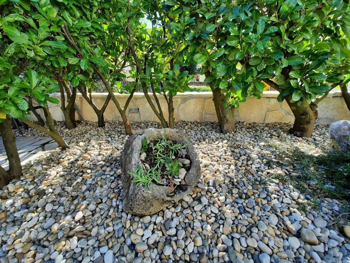 Apartments Adrijana Малинска Экстерьер фото