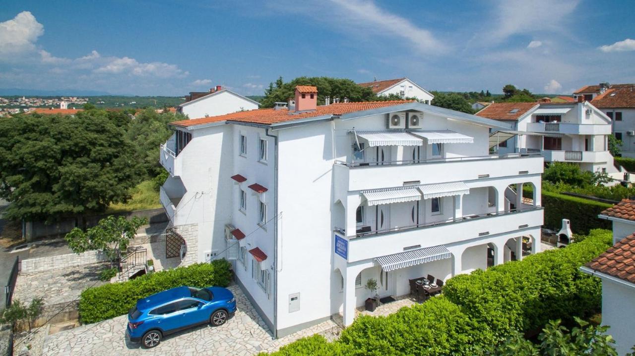 Apartments Adrijana Малинска Экстерьер фото