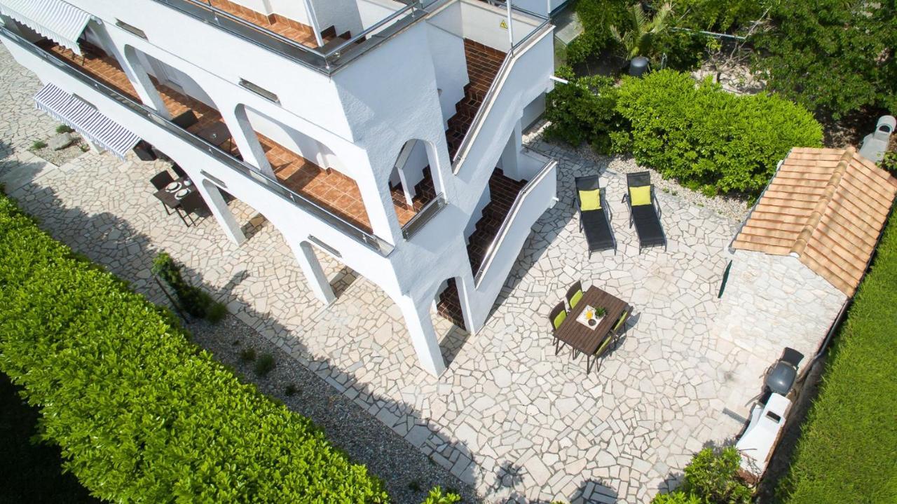 Apartments Adrijana Малинска Экстерьер фото
